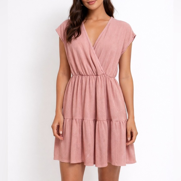 Caution To The Wind Dresses & Skirts - Caution To The Wind Blush Midi Dress size M stretchy and comfortable